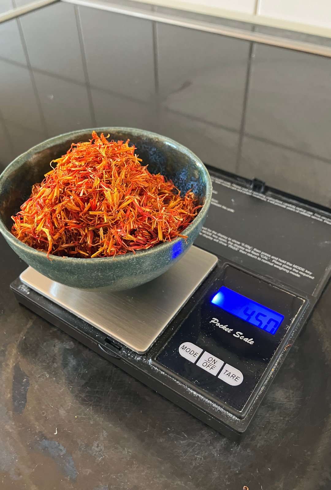 flower threads of the safflower