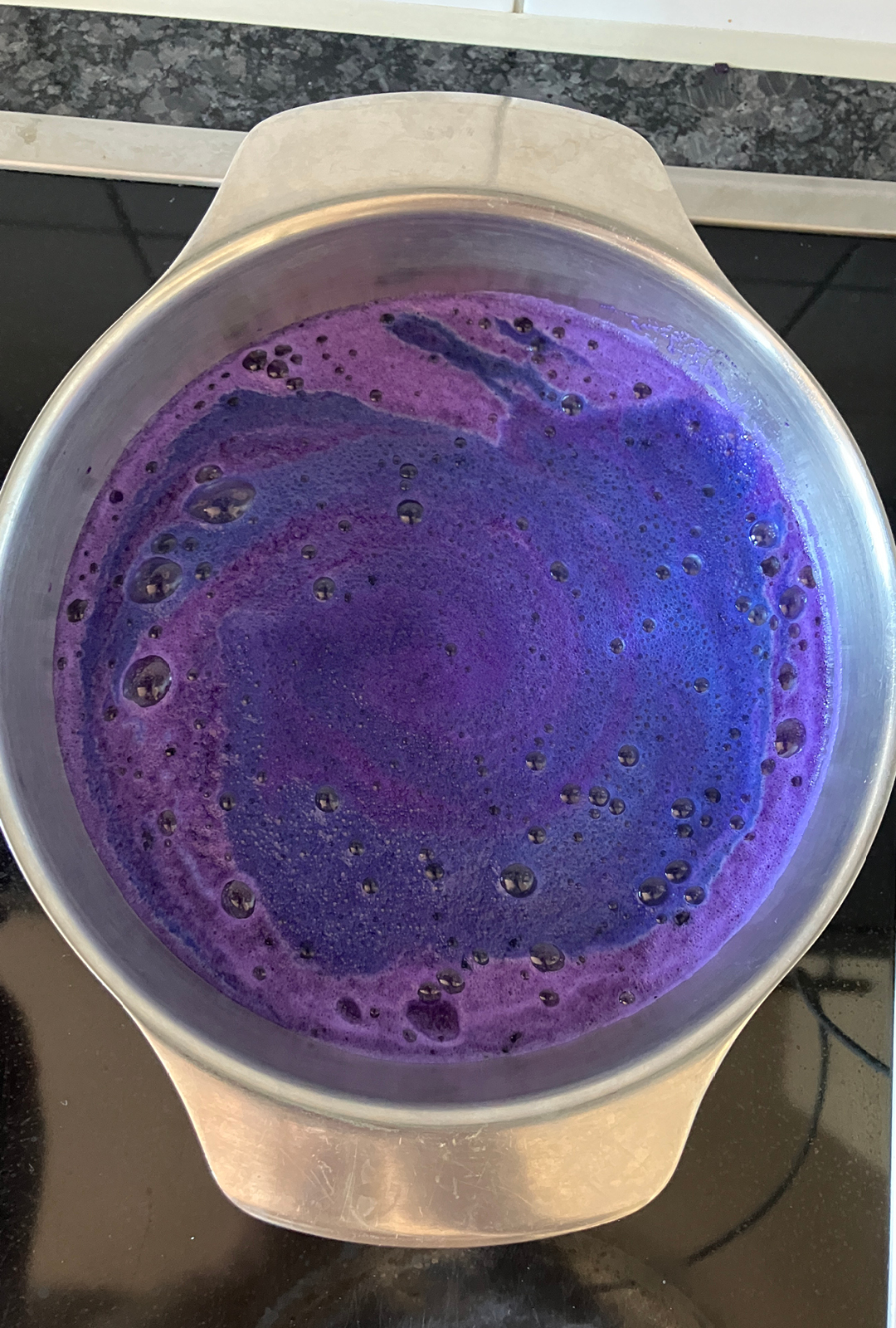 red cabbage reacts to ph-value shift after adding soda