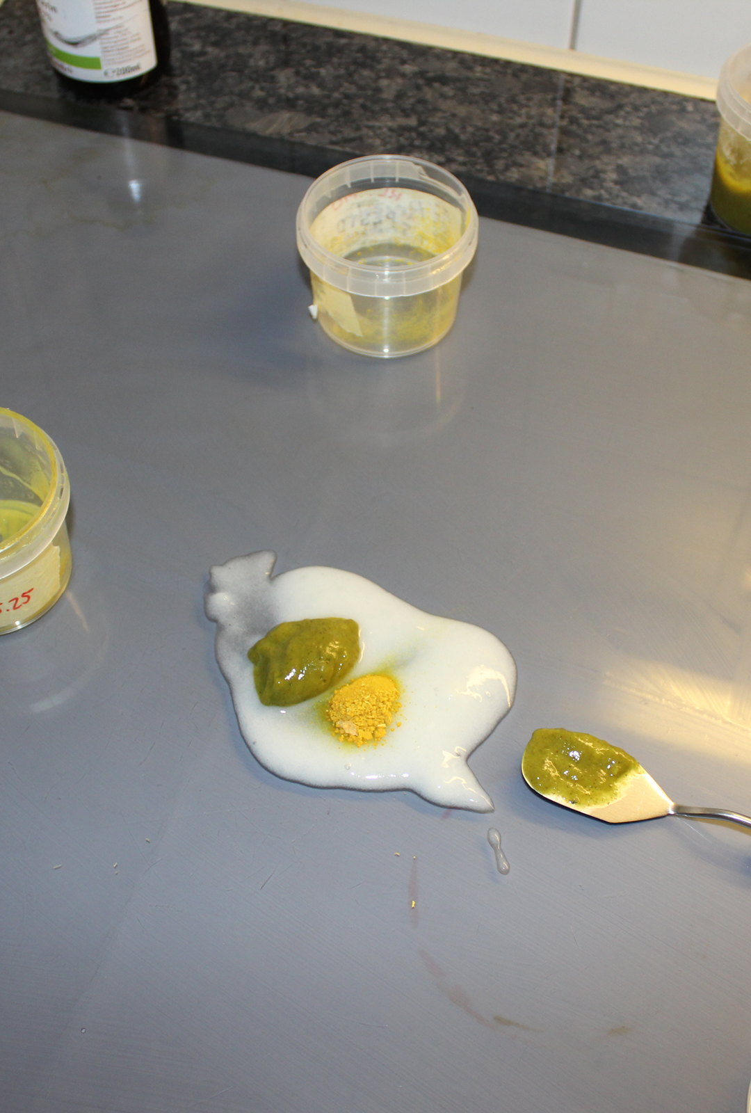 two qualities of weld pigment